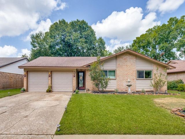 1615 Pecan Hollow St — Dixie Hollow Pearland