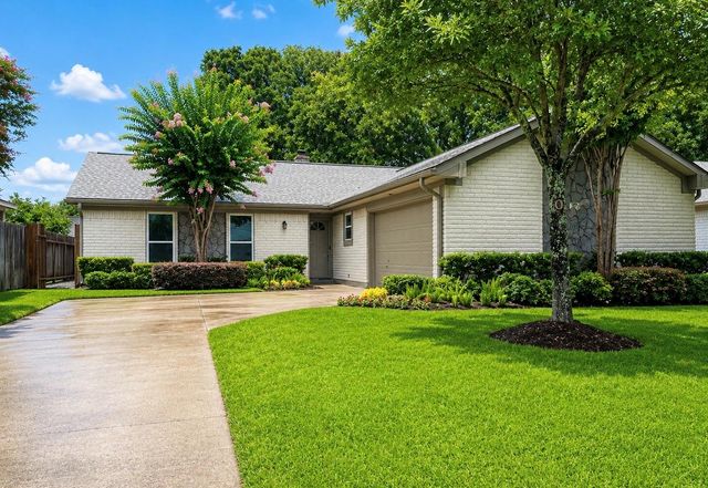 1418 Barrowgate Dr — Covington Woods