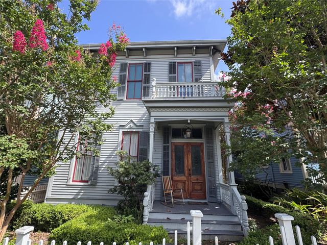 1515 Postoffice St — Galveston Townsite