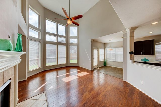 2619 Emerald Springs Ct — Shadow Creek Ranch Sf1-Sf2-Sf3