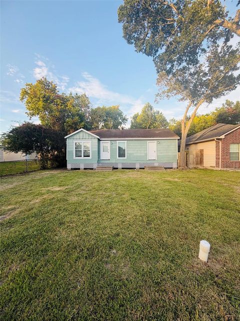 4605 Dakota St — Weekes