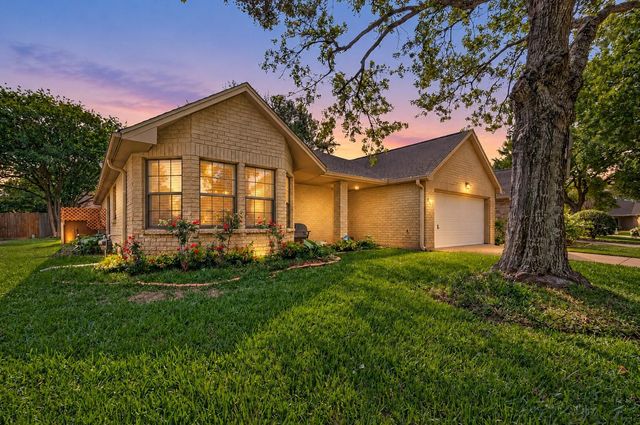 807 Forest Oaks Ln — Countryplace Sec 1