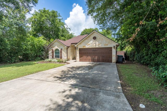 226 Foster St — Tomball