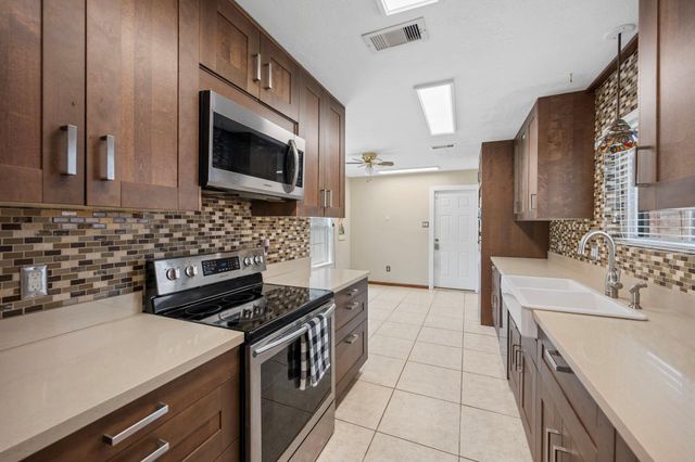 2327 Colonial Ridge Dr — Heritage Park Sec 06