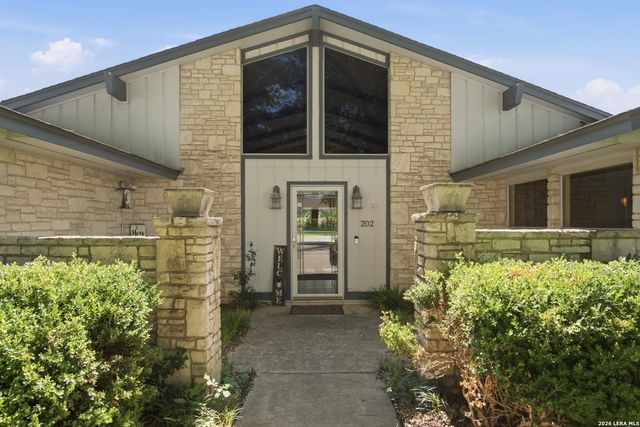 202 Azalea Trl — Garden Estates