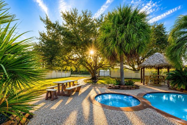 2742 Westchester Cir — Westchester
