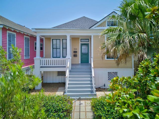 1709 Avenue N 1/2 — Galveston Outlots