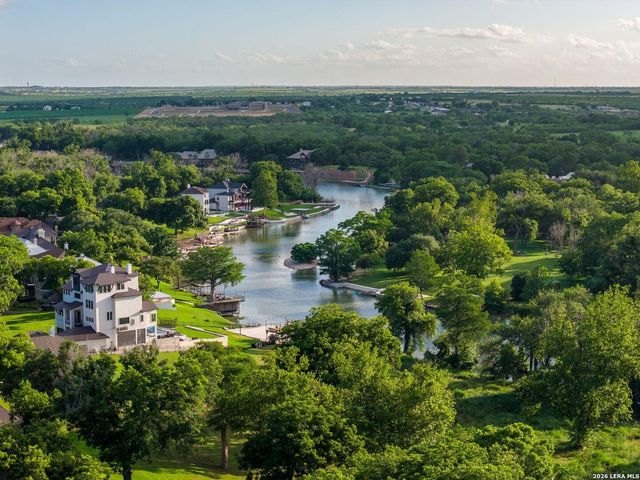 102 Rio Azul — LAS HADAS