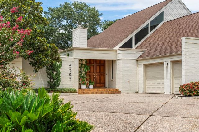 2707 Highland Ct — Sugar Creek