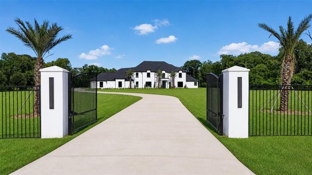 8243 Thompson Lake Dr — Sienna Point