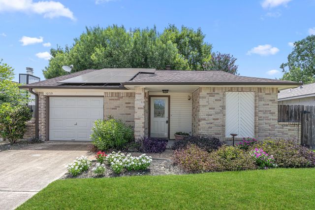 10719 Lakewood Oaks Dr — Townewest