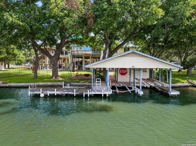 160 Lakeside Dr — PECAN COVE