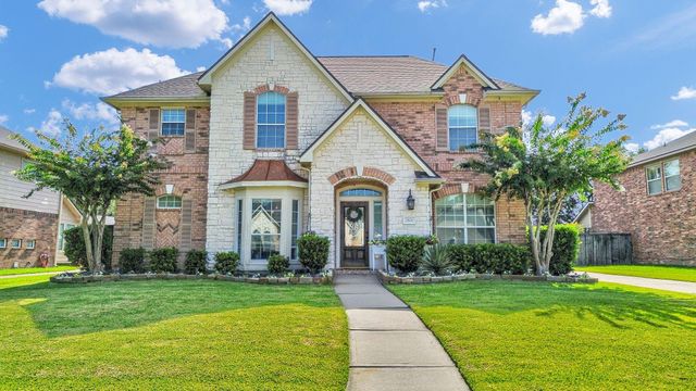 2801 Snyders Bluff — Victory Lakes