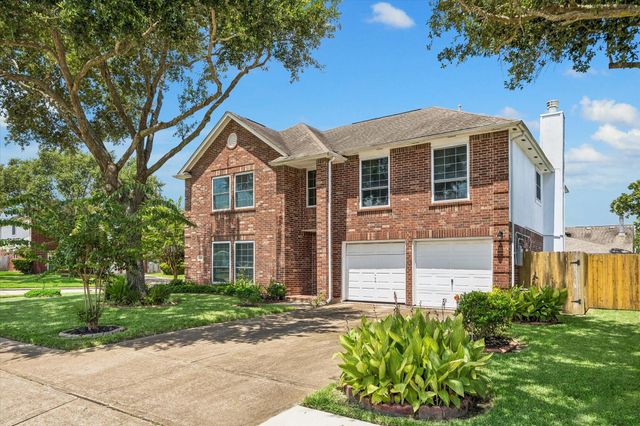 918 Heathcliff Dr — Hunters Glen