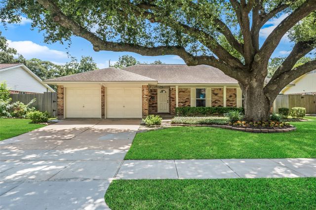 2111 Willow Blvd — Willowcrest Pearland