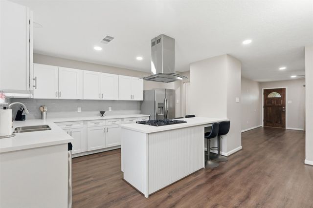 3517 Longwood Dr — Tanglebriar
