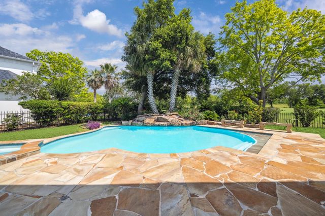4111 Thistle Hill Ct — Sweetwater