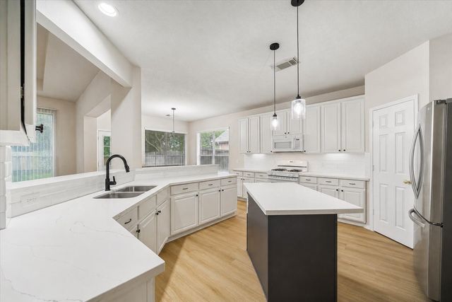 515 DEER HOLLOW DRIVE — GREATWOOD CROSSING