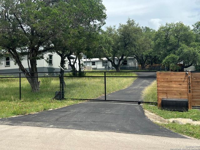 1108 Hillside Oaks — SPRING OAKS ESTATES