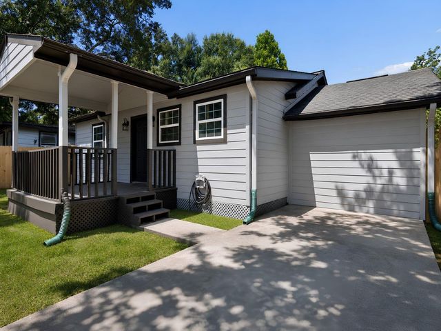 24811 Elmira St — Huffsmith