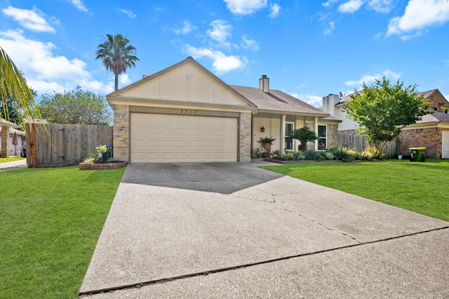 2717 Hot Springs Dr — Willowick Pearland
