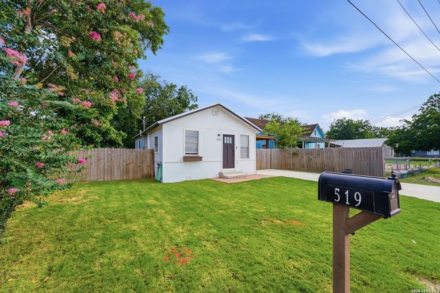 519 Collins Ave — Nell Thomas