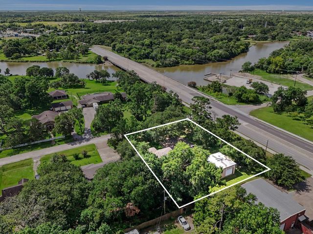 2917 48th St — Barberia