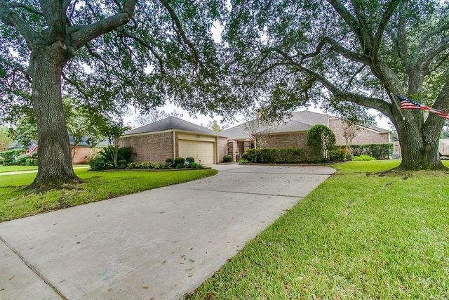 3915 Pleasant Valley Dr — Quail Valley Thunderbird Sec 2