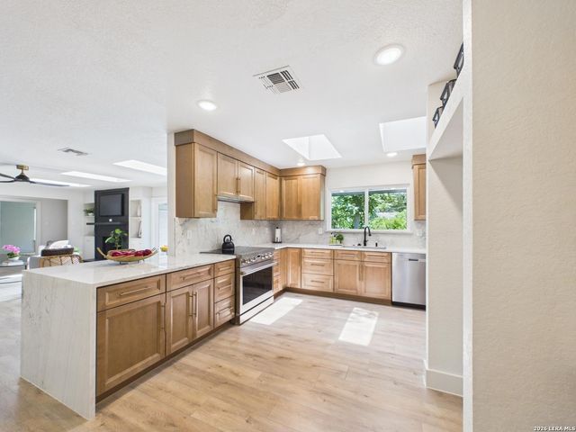 226 Gardenview — CASTLE HILLS