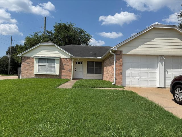 2103 Barrington Place Dr — Barrington Place Sec 1