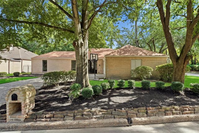 3111 Breezy Pines Ct — Kingwood Lakes Village