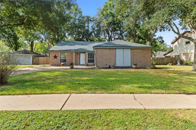 1207 Yorkshire Dr — Regency Estates 1
