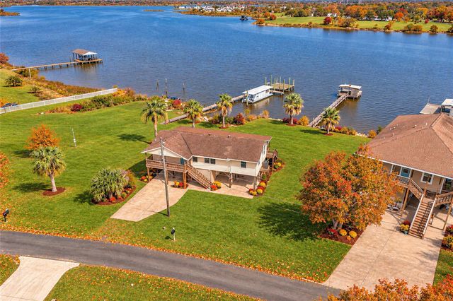 8805 Harbour Dr — Dickinson Bayou Estates