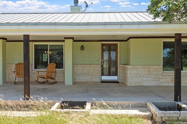 110 LIVE OAK LN — Tierra Linda