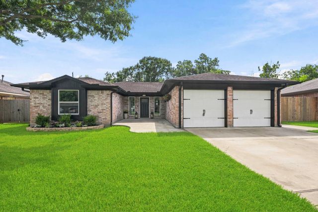 1915 Michele Dr — Covington Woods