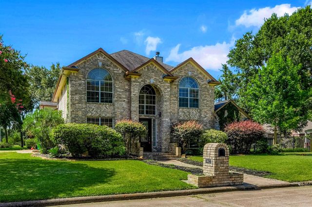 9822 El Chaco St — Pinehurst
