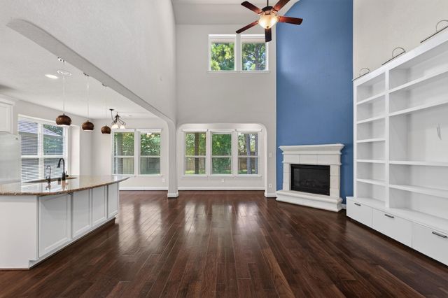 31 Whispering Thicket Pl — The Woodlands Creekside Park West 09