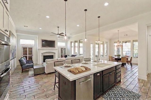82 N Braided Branch Dr — Woodlands Creekside Park West