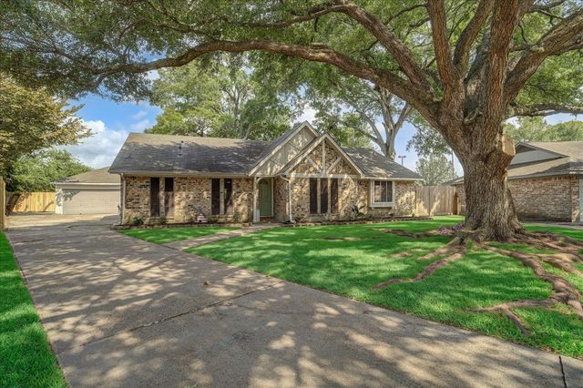2901 Castle Ct — Sherwood Sec 2 Pearland