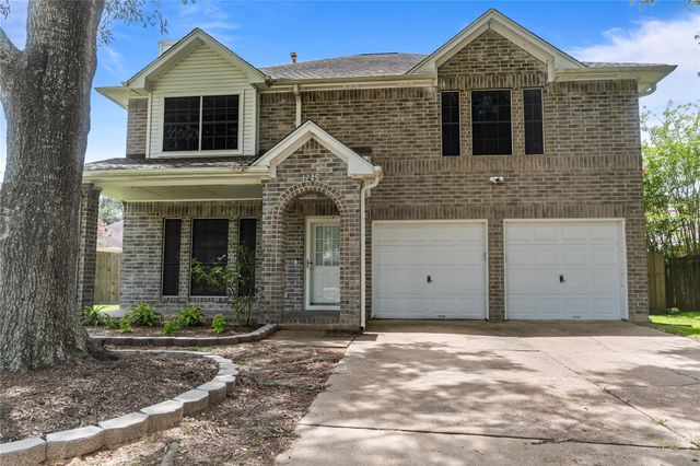 1245 Hunter Wood Dr — The Oaks Of Clear Creek Sec 1