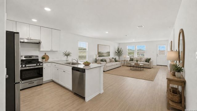 5970 VESTIGE BND — Hidden Trails