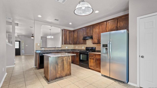 737 Fountain Gate — Riata