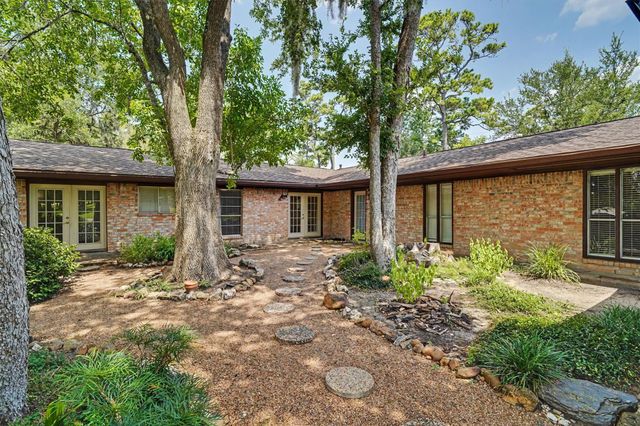 2301 Longwood Dr — Longwood Park