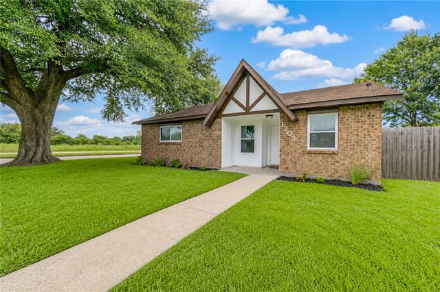 1203 Kathy St — Parkland Village Sec 01 R/P