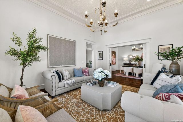509 W Austin St — Fredericksburg
