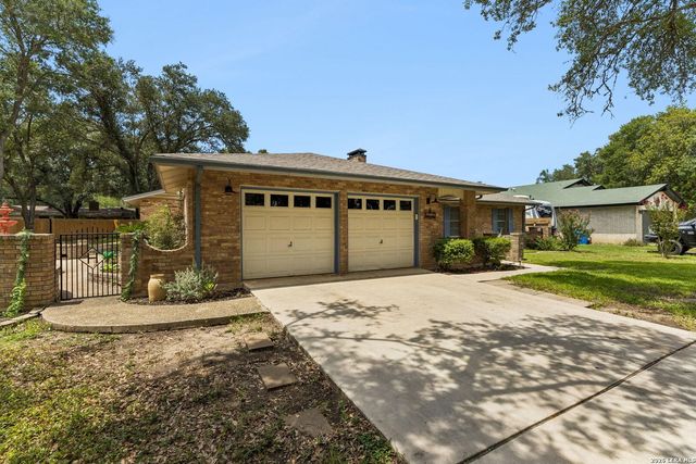 1640 WILLOW LN — The Willows
