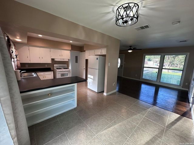 224 PROSPECT ST — SEGUIN NEIGHBORHOOD 03