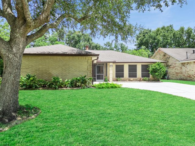2819 Poplar Creek Ln — Countryplace Sec 1