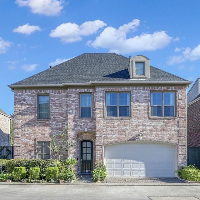 2427 N Mystic Mdw — Hermann Lake