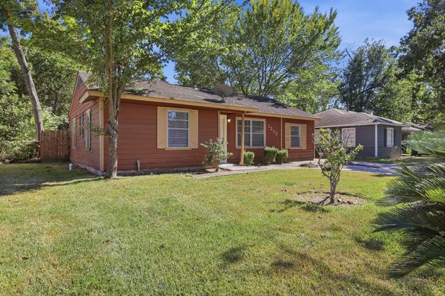 7252 Yoe St — Scenic Woods